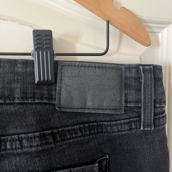 Levi’s Black 711 Skinny, Distressed Jeans Women’s Size 33 - Picture 6 of 16